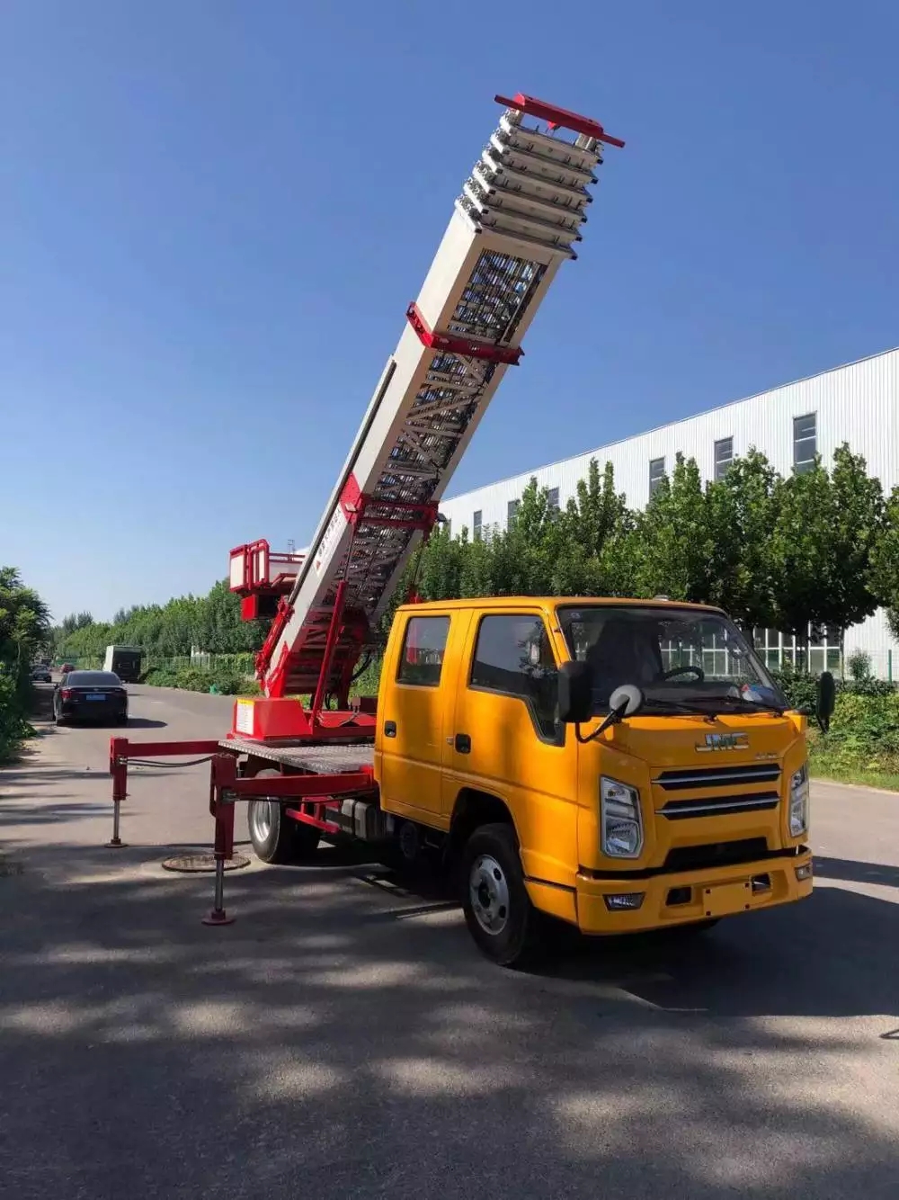 奉新县附近的云梯车出租服务：轻松解决高空作业需求