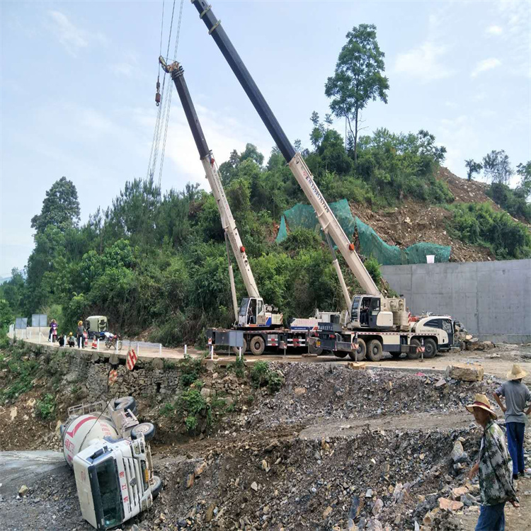 奉新县汽车掉沟里叫吊车救援要多少钱