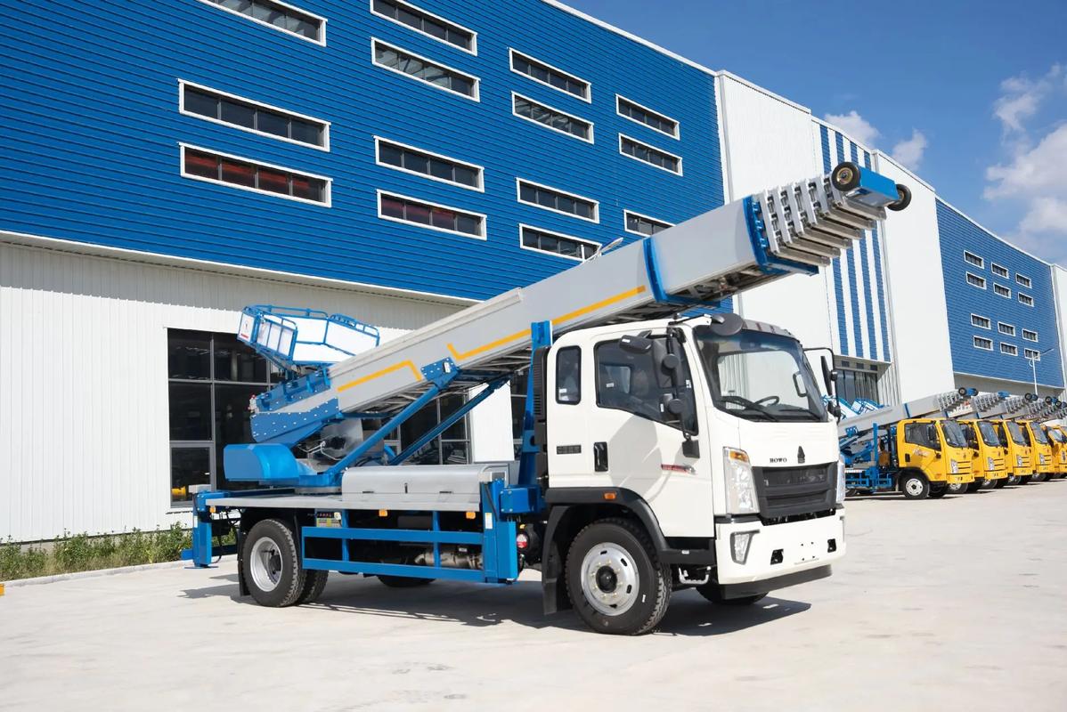 奉新县出租云梯车高空作业车 建筑垃圾搬运